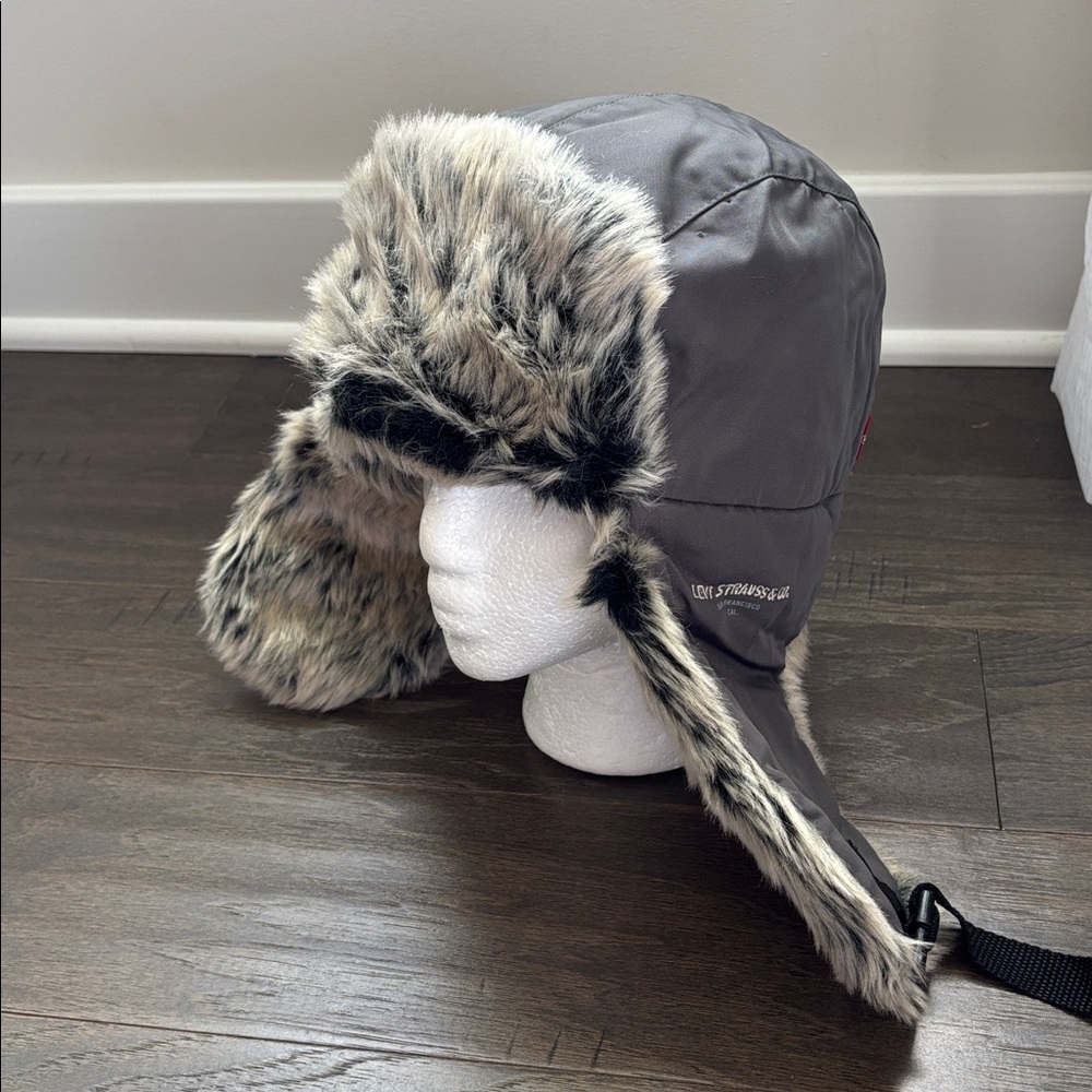 Levi’s Strauss Trapper hat/earflap,quilt lined,faux fur,water resist,winter